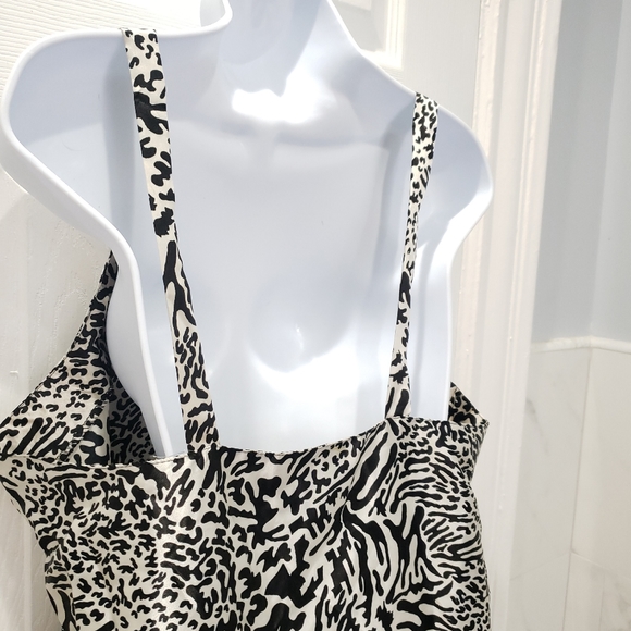 NWT|Black & White Animal Print Nightgown 2pcs-Set - Picture 6 of 10